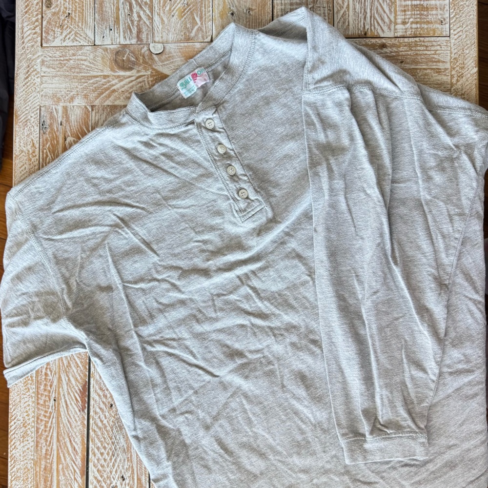 More pics🎈Vintage Balloon Gray Long Sleeve Henley🎈 ~Large